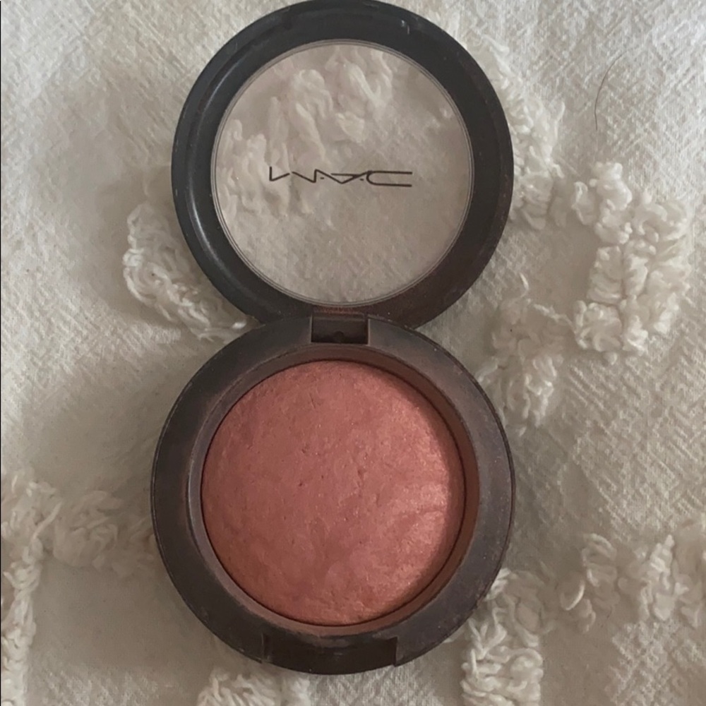 Mac blush in dainty
